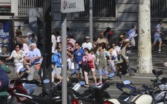 Pessoas fogem do local do ataque terrorista em Las Ramblas, Barcelona 