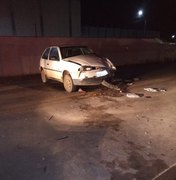 [Vídeo] Acidente envolvendo carro e moto deixa homem ferido, em Arapiraca