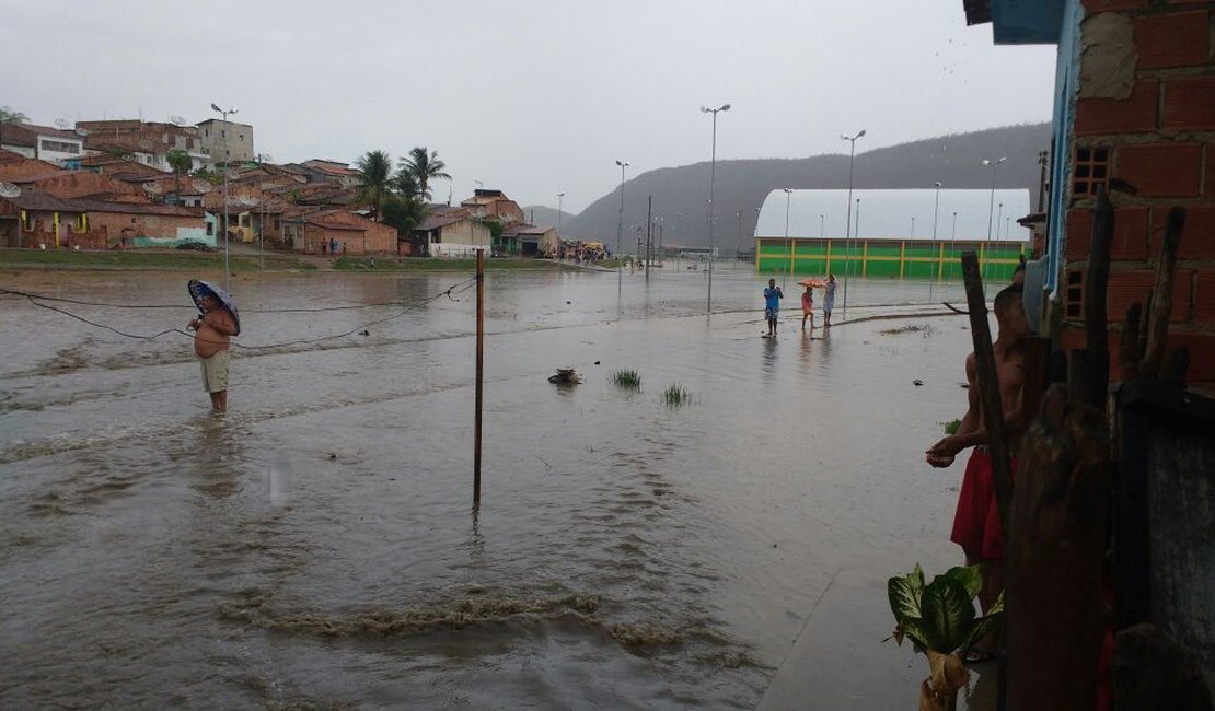 Chuva volta a alagar cidade ribeirinha de Traipu, no Baixo São Francisco de Alagoas