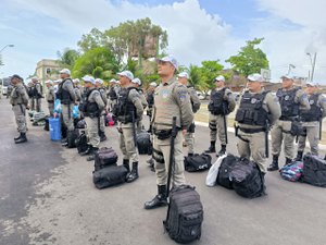 Tropas da PM embarcam para reforçar policiamento de carnaval no interior
