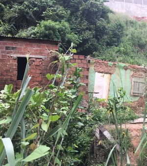 Defesa Civil começa a demolir 50 moradias em Maceió nesta quinta