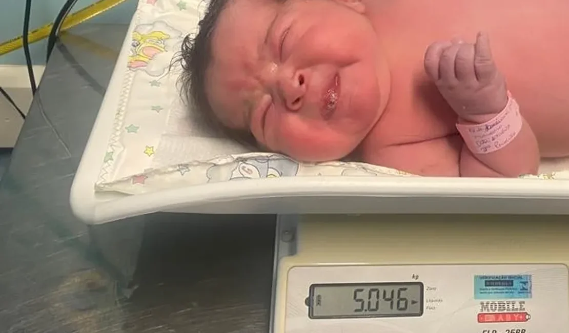 'Superbebê' com mais de 5 kg nasce em hospital de SC: 'Muito esperada e planejada', diz mãe