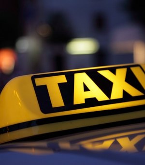 Taxista cobra favores sexuais como pagamento de corrida e xinga clientes