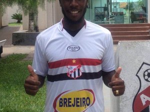 Ex-Fla, volante Toró tenta recomeço no futebol brasileiro