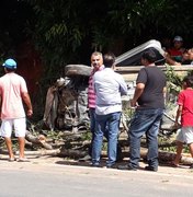 Veículo capota em Murici e deixa dois feridos 