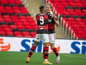 Com dois gols de Gabigol, Flamengo goleia o Santos no Maracanã