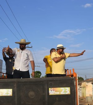 Vice de Héctor Martins percorre bairros mostrando a importância de votar no candidato do Cidadania