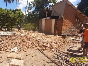 Idosos ficam são soterrados durante demolição de casa de taipa em Coqueiro Seco