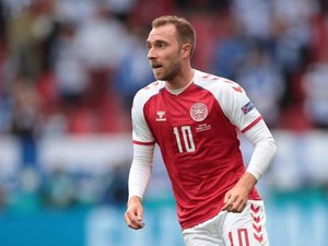 Dinamarquês Eriksen usará desfibrilador implantável após parada cardíaca em campo