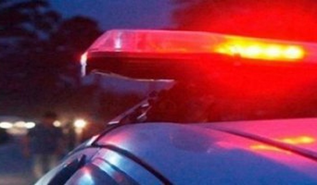 Homem é preso com droga e arma de fogo dentro de veículo em Maceió 