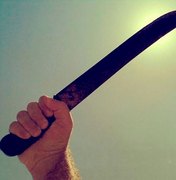 Homem é preso após ameaçar mulher com facão, na Ponta da Terra, em Maceió