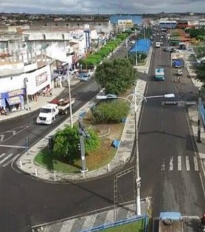Motorista perde controle e colide em poste no municipio de Delmiro Gouveia