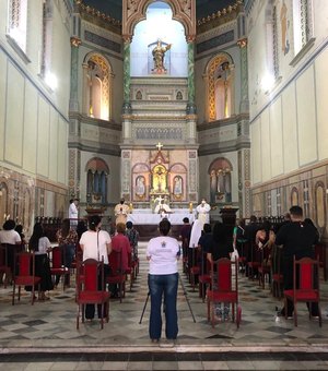 Festa da Padroeira de Maceió inicia na Catedral com público reduzido