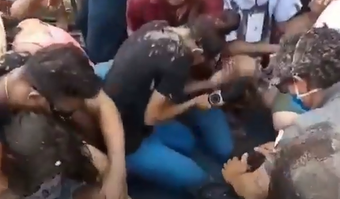 [Vídeo] Equipes de reportagem são atingidas com pedradas durante festa religiosa