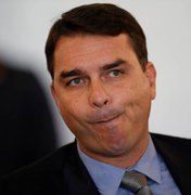 Carlos Bolsonaro expõe irmão Flávio com lista de transações suspeitas