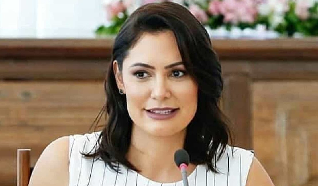 Michelle Bolsonaro afirma ter testado negativo para covid-19