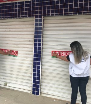 Vigilância Sanitária notifica, autua e interdita farmácia em Maceió