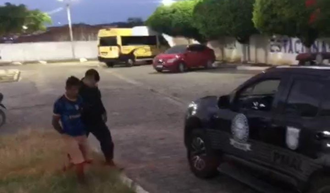 [Vídeo] Suspeito de espancar mulher até a morte e abandonar o corpo em terreno baldio é preso