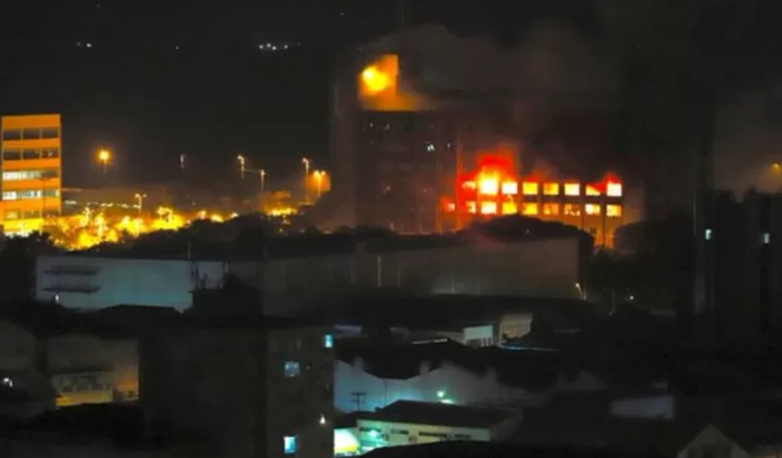 Incêndio destrói prédio da Secretaria de Segurança Pública do RS