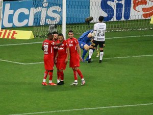 Bragantino joga melhor e bate o Corinthians em Itaquera