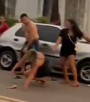 [Vídeo] Homem agride mulher em via pública na cidade de Água Branca e diz: 'Me bote na Maria da Penha, sua ra...'