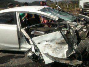 Prefeito de Estrela de Alagoas se envolve em acidente na BR-316, em Pindoba