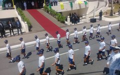 Mais de 1200 militares e civis desfilaram na Avenida da Paz, no Jaraguá