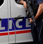 Homem armado faz reféns dentro de banco na França