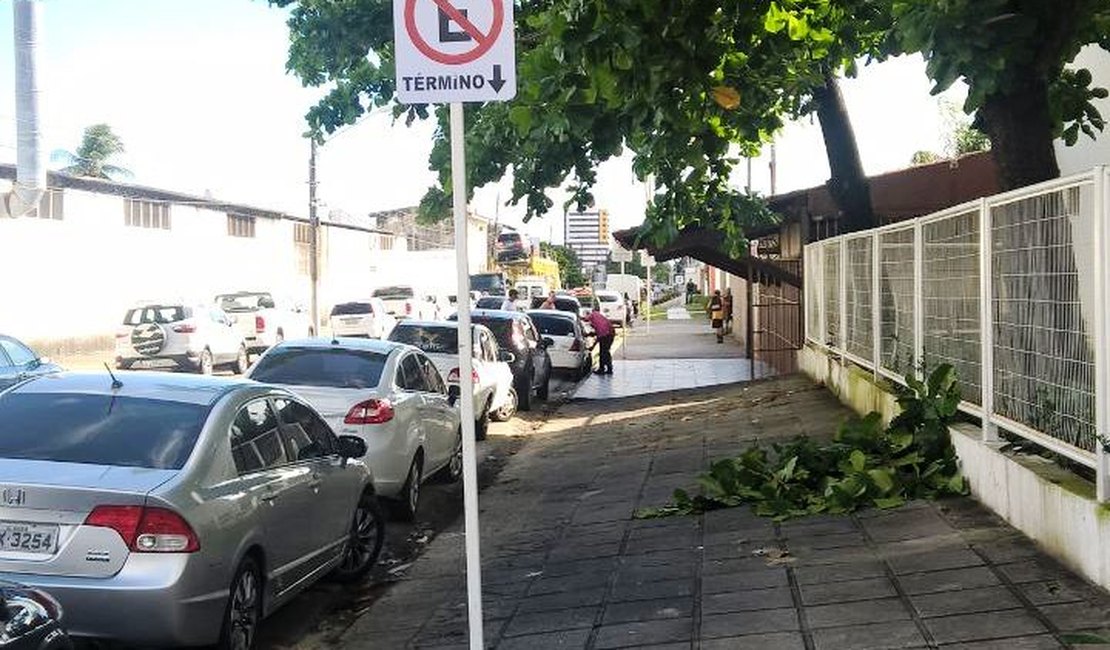 Ruas do bairro da Jatiúca ganham nova sinalização