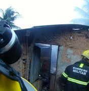 [Vídeo] Casa fica destruída após ser atingida por incêndio, em Maragogi
