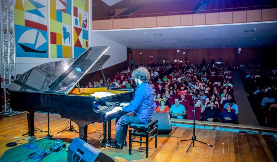 Festival de Música de Penedo é encerrado com desfile de bandas, grupo afro, Orquestra da Ufal e concerto de piano