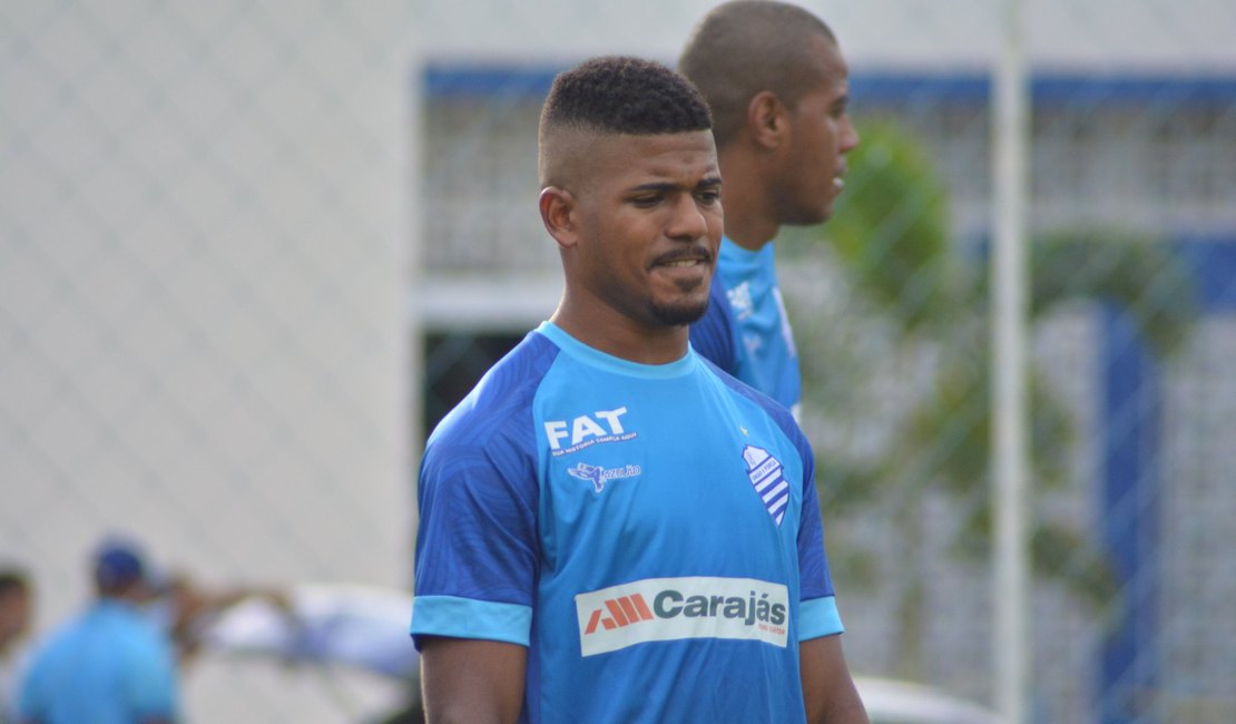 Diretoria do CSA comunica saída do lateral-direito Joazi para o América-RN