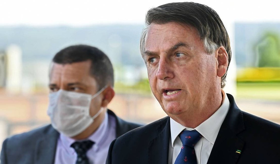 Bolsonaro espera retomada de atividades no país em até quatro meses