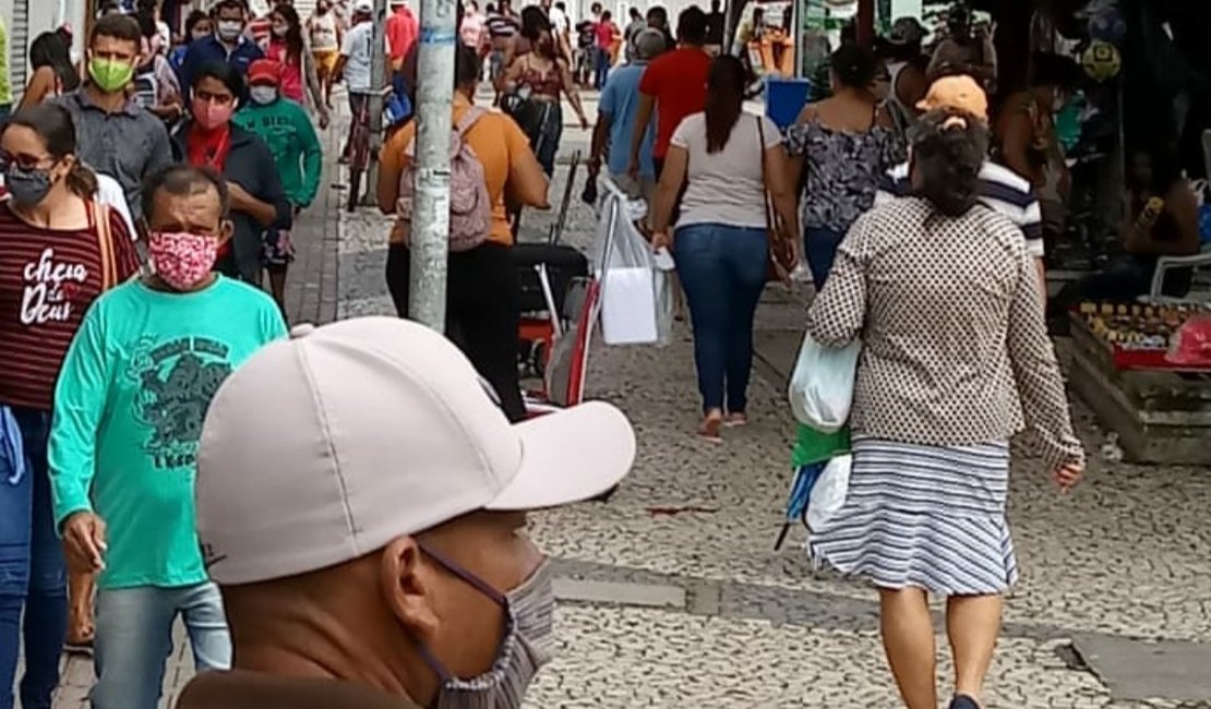 Distanciamento social: Centro de Arapiraca tem movimento intenso nesta segunda (06)