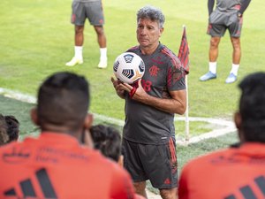 Renato Gaúcho relata injúria racial sofrida por atletas do Flamengo contra o Olimpia: 'Entristece'