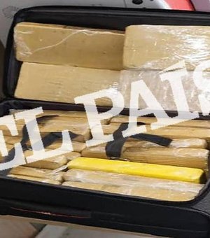 Jornal divulga foto de mala com 39 kg de cocaína levada por sargento da FAB