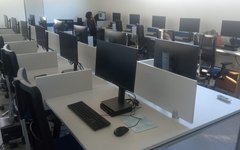 Sala de informática para aulas EaD