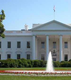 Homem é detido nos EUA por mostrar genitais ante à Casa Branca