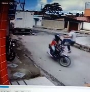 [Vídeo] Homem reage a assalto e dá 'voadora' em bandido na Feirinha do Tabuleiro