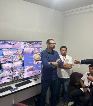 Delegado regional e comandante do 11º BPM visitam central de videomonitoramento da Prefeitura de Penedo