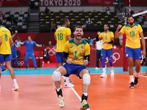 Seleção brasileira de vôlei masculino bate EUA e encaminha ida às quartas de final