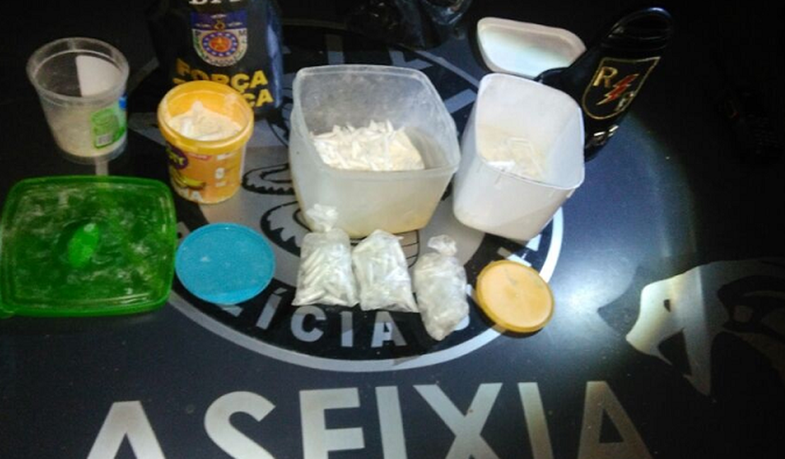 Polícia deflagra operação e apreende 175 pinos de cocaína na Grota do Moisés