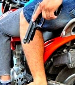 Mulher tem a moto furtada depois de estacioná-la próximo a um banco Central em Arapiraca