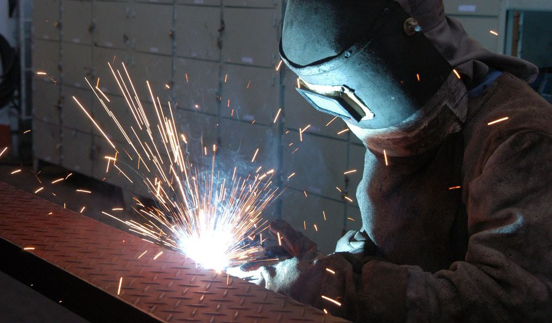 Com queda do PIB, economia chega ao patamar do início de 2019