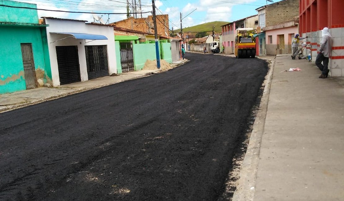 Centro de Matriz de Camaragibe recebe asfalto do Pró-Estrada