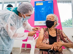 Após vacinação, Arapiraca registra queda de 70% na mortalidade de idosos acima de 80 anos