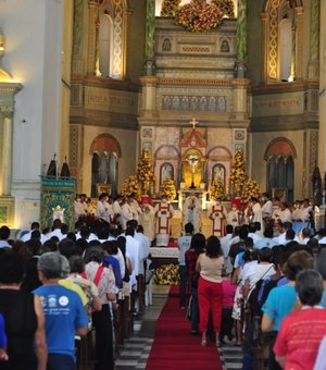 Católicos se reúnem na Catedral no dia da Padroeira de Maceió