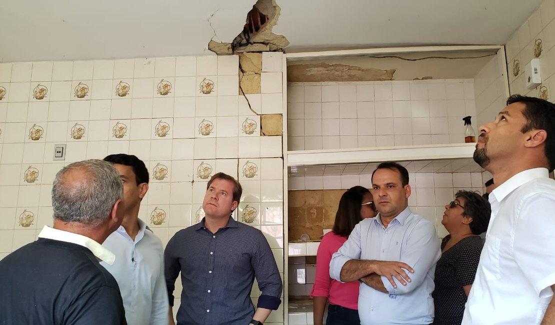 Marx diz que vai lutar por indenizações a todas às famílias durante visita ao Pinheiro