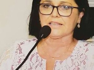 Vereadora Adelaide França solicita vacinação de alunos matriculados em escolas de Palmeira dos Índios