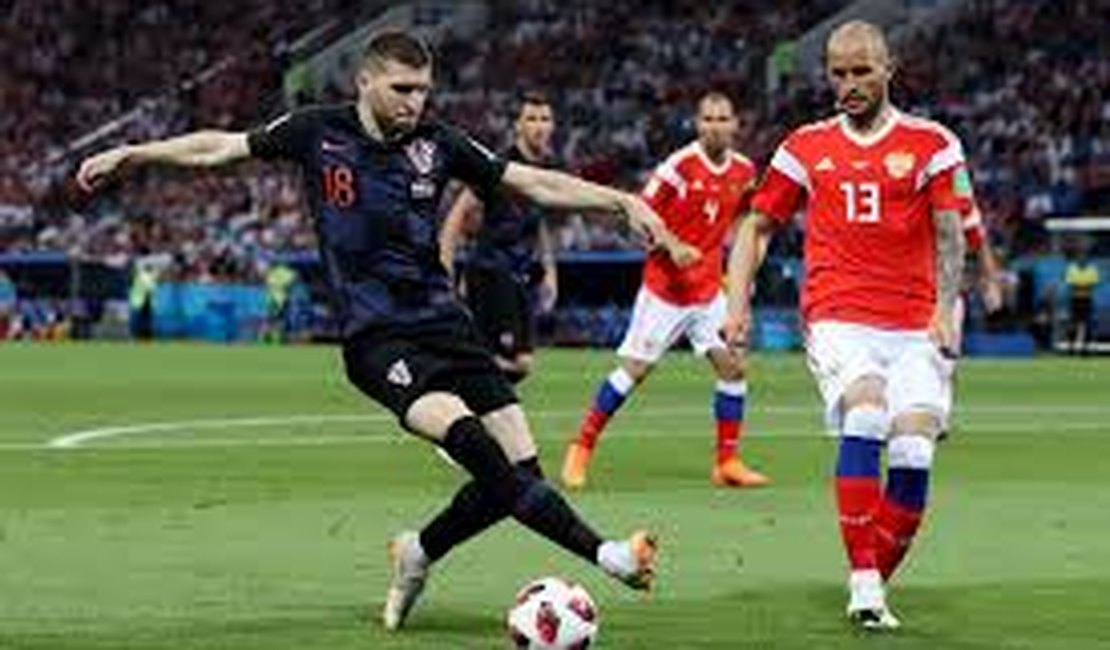 Mario Fernandes perde pênalti, e Croácia elimina Rússia da Copa